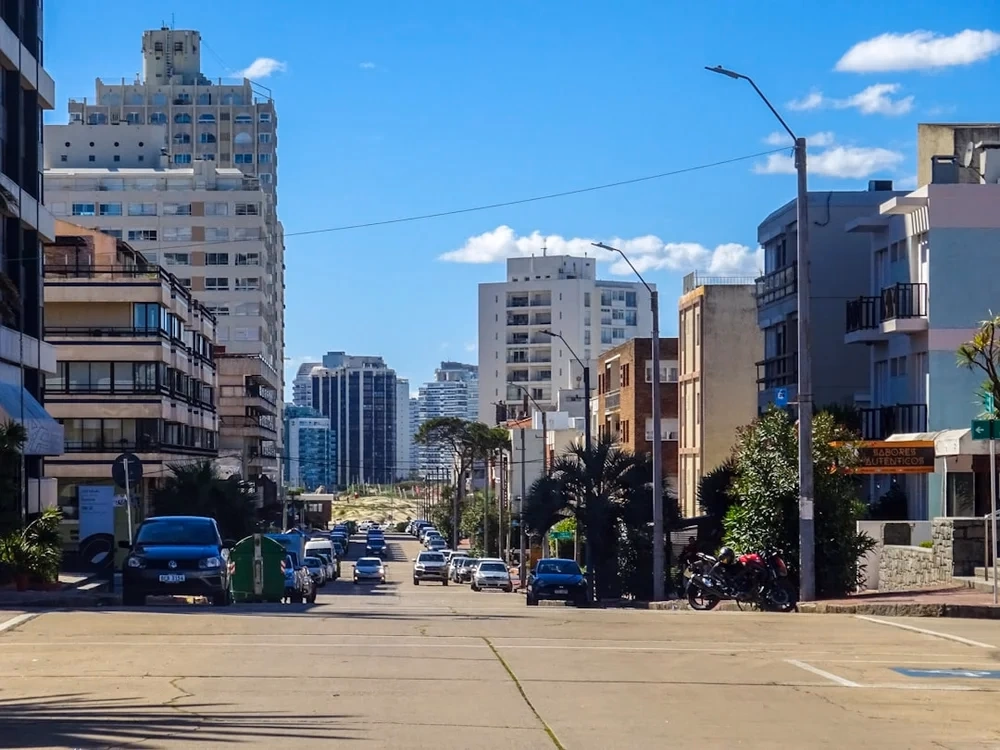 Montevideo hero