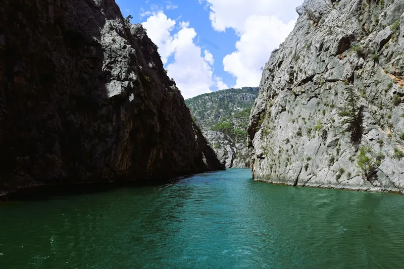 Saklıkent canyon Antalya djup smal klippspricka med iskallt floddvatten