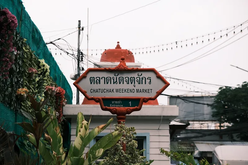 Chatuchak Weekend Market i Bangkok med 8000 stånd