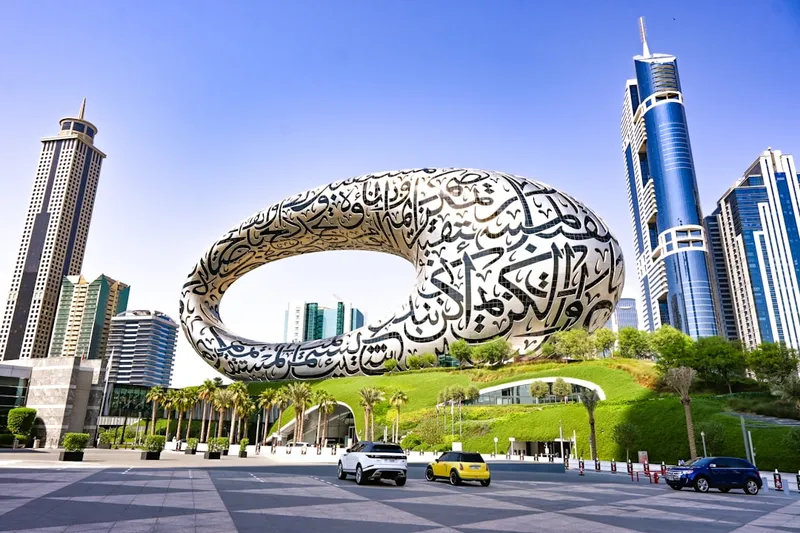 IMG Worlds of Adventure inomhus-temapark i Dubai med Marvel-zon och Lost Valley-dinosaurier