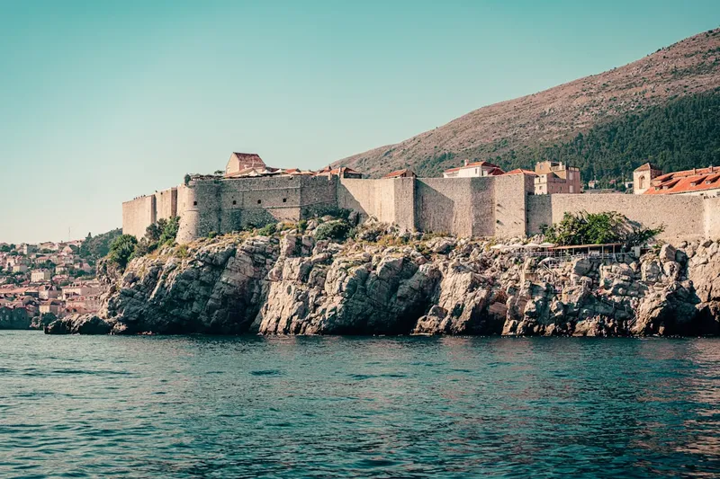 Game of Thrones-platser i Dubrovnik med Iron Throne i Lovrijenac och Stradun