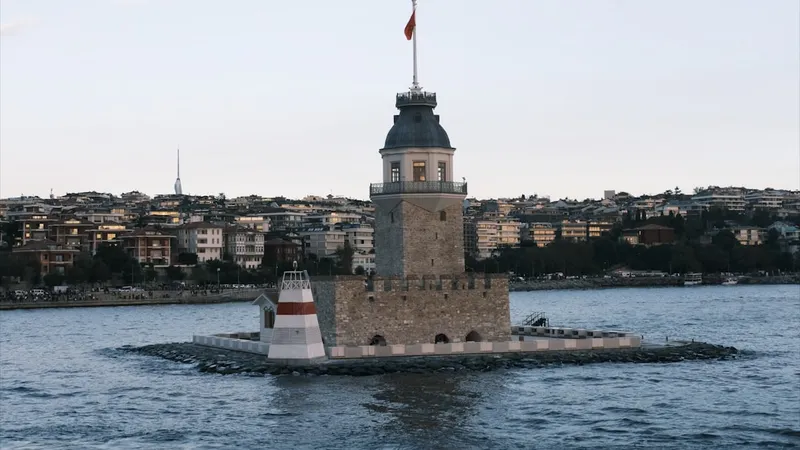 Princes' Islands utanför Istanbul med gamla träsommarvilor och cykelvägar