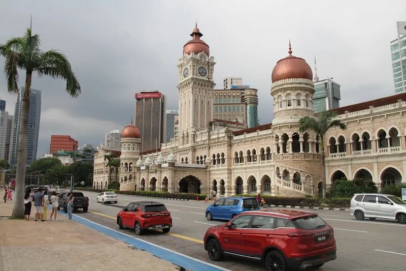 Islamic Arts Museum Malaysia med kupol och miniatyrer