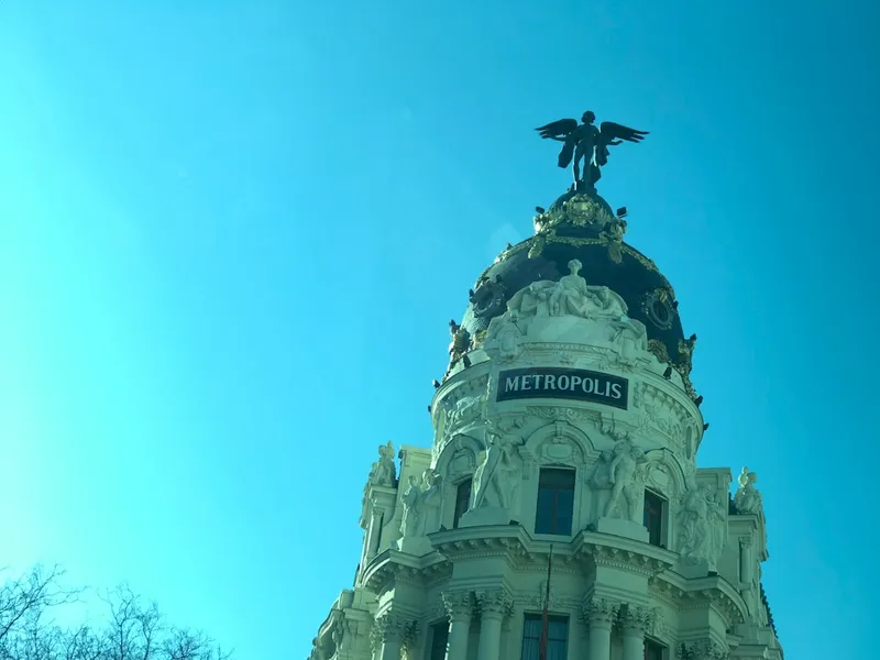 Santiago Bernabéu Real Madrids hemstadion med nyrenoverad fasad och indragbart tak