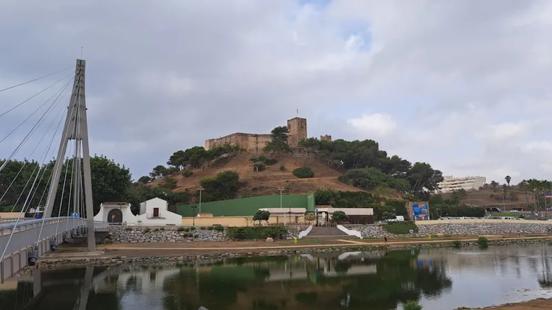 El Pimpi traditionell bodega i Málaga med signerade vintunnor och azulejos