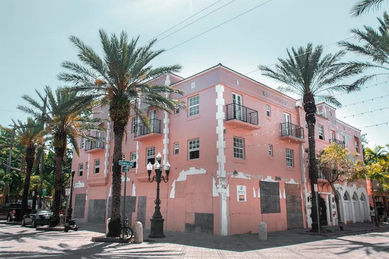 Calle Ocho i Little Havana Miami med kubanska affärer och Domino Park