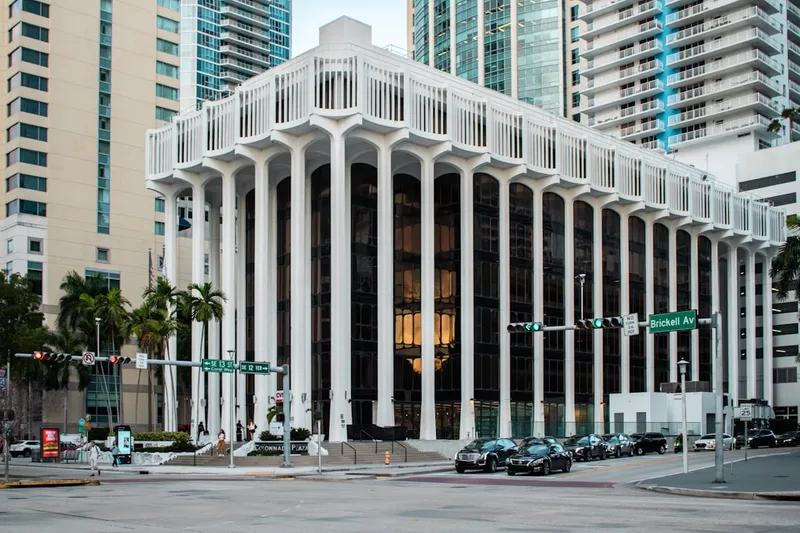 Pérez Art Museum Miami designad av Herzog och de Meuron med hängande trädgårdar
