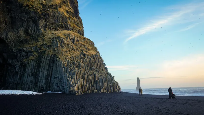 Nauthólsvík geotermal-strand Reykjavik med uppvärmd lagun