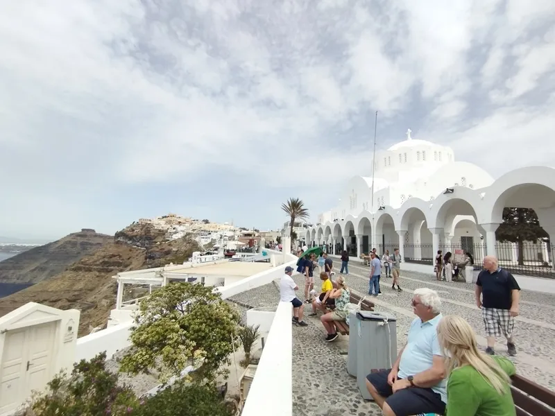 Prehistoric Museum i Fira med Akrotiri-fynd inklusive frescor keramik och guldidol