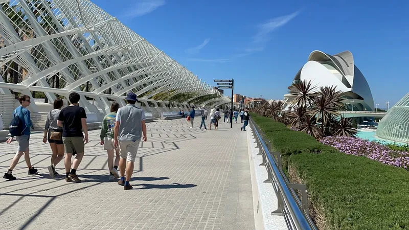 Ciudad de las Artes y las Ciencias Valencia futuristisk arkitektur av Calatrava