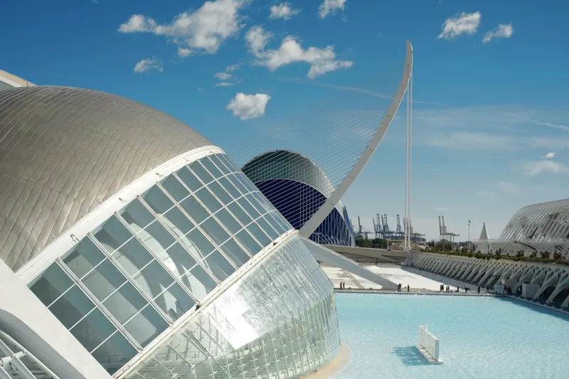 Hemisfèric Valencia planetarium med IMAX-kupol