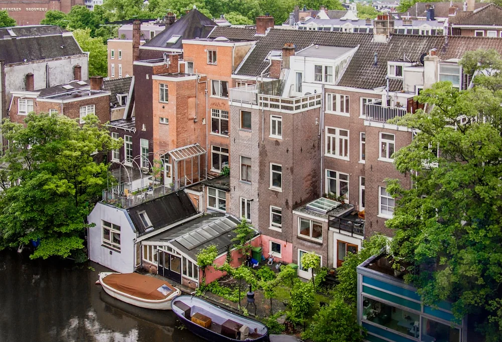 Amsterdam kanaler grachtenhus uppifrån