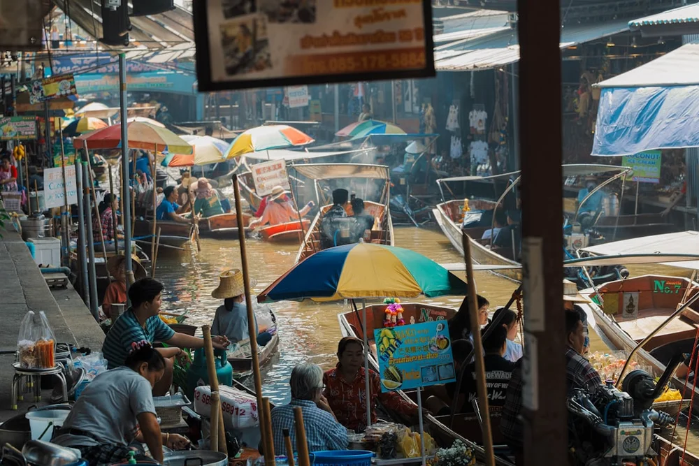 Floating Market Bangkok kanalbåtar med frukt