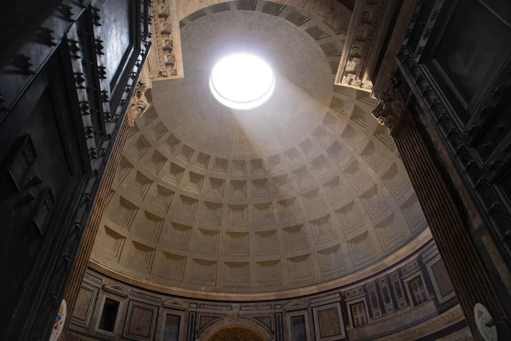 Pantheon Rom interiör med oculus och ljusstråle